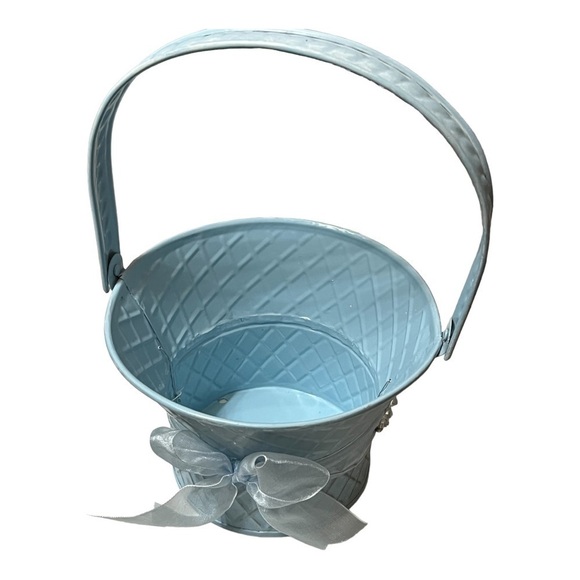 METAL Easter/Cottage Core basket/plant container. - Picture 7 of 7